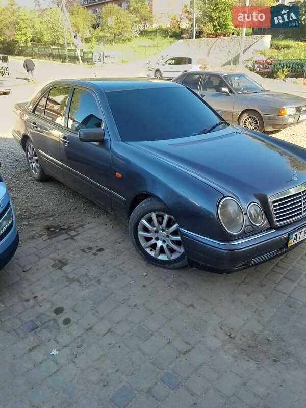 Седан Mercedes-Benz E-Class 1998 в Верховине