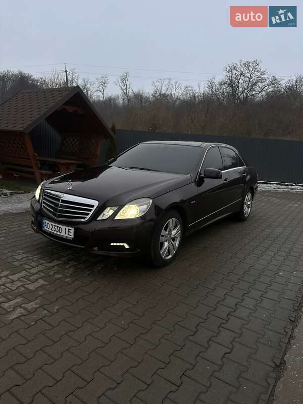 Седан Mercedes-Benz E-Class 2009 в Іршаві