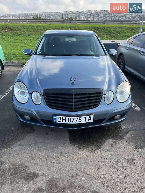 Седан Mercedes-Benz E-Class 2006 в Петродолинском