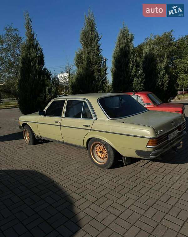Седан Mercedes-Benz E-Class 1982 в Запорожье