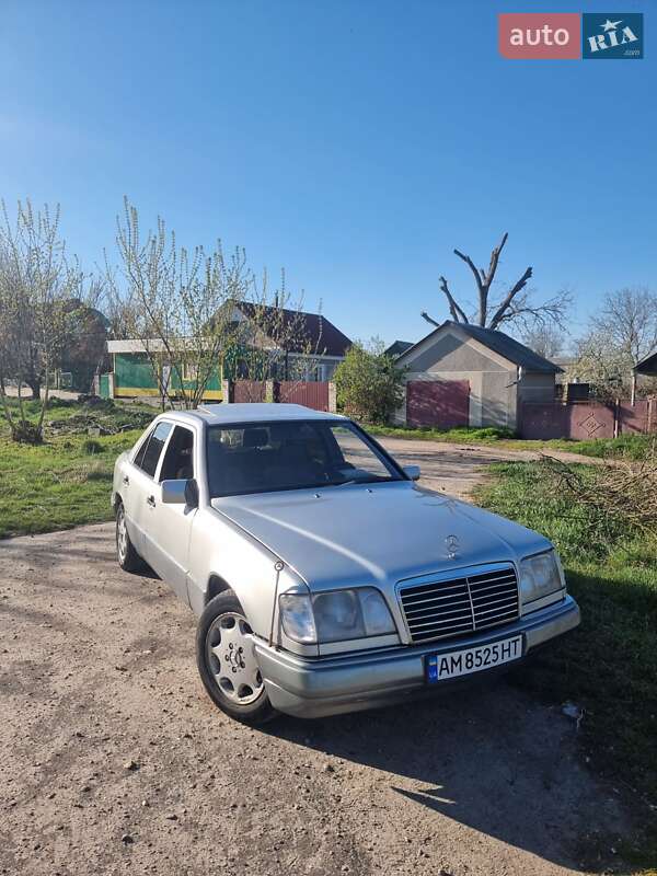 Седан Mercedes-Benz E-Class 1995 в Коростышеве Седан Mercedes-Benz E-Class 1995 в Коростышеве