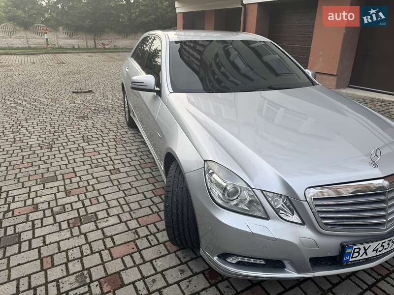 Седан Mercedes-Benz E-Class 2011 в Ивано-Франковске