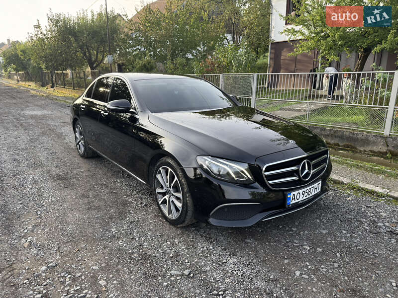 Седан Mercedes-Benz E-Class 2018 в Воловце