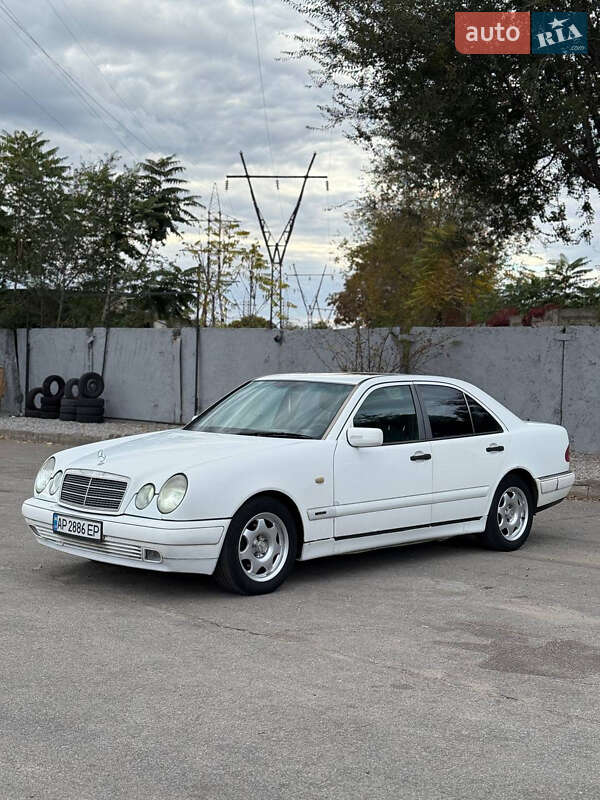 Седан Mercedes-Benz E-Class 1995 в Запорожье Седан Mercedes-Benz E-Class 1995 в Запорожье