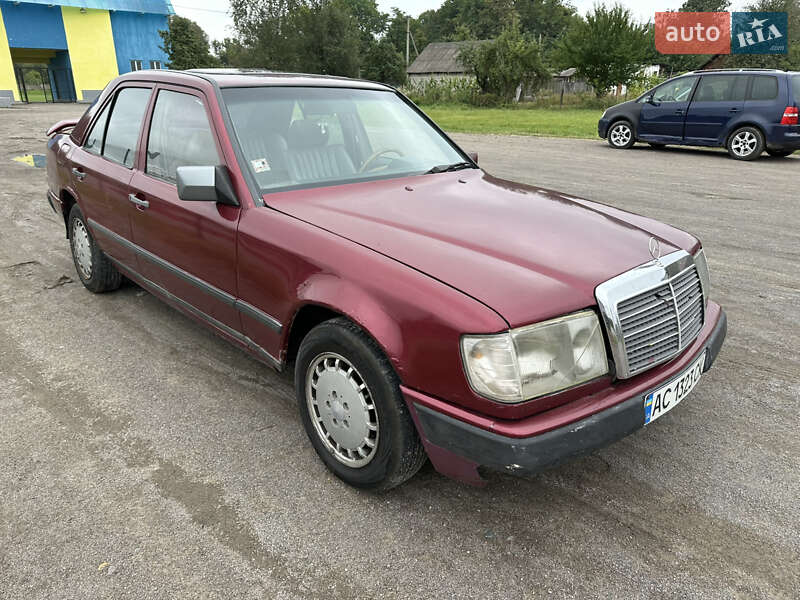 Седан Mercedes-Benz E-Class 1985 в Любомле Седан Mercedes-Benz E-Class 1985 в Любомле