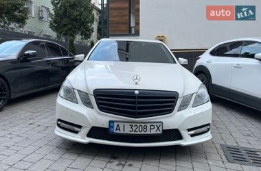 Седан Mercedes-Benz E-Class 2011 в Львове