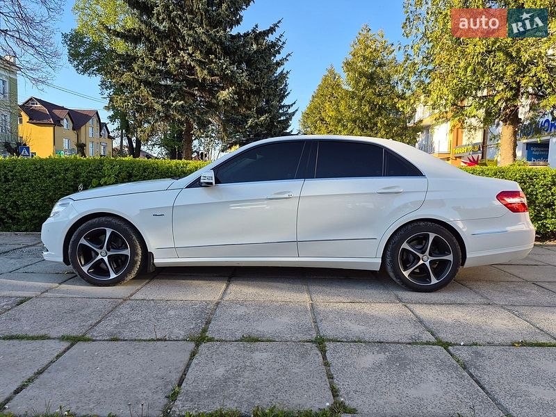 Седан Mercedes-Benz E-Class 2012 в Самборе