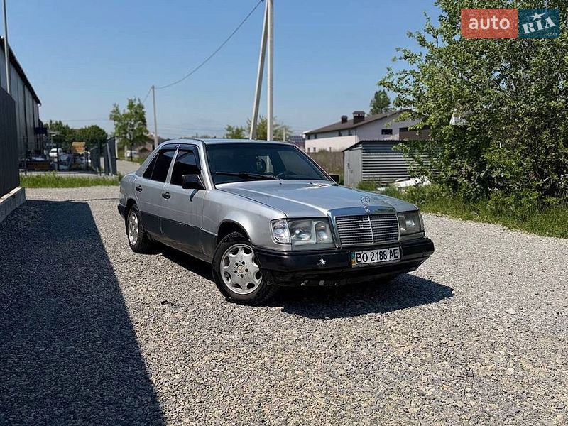 Седан Mercedes-Benz E-Class 1988 в Ивано-Франковске