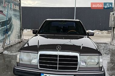 Седан Mercedes-Benz E-Class 1992 в Львові
