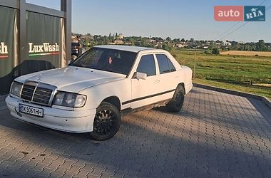 Седан Mercedes-Benz E-Class 1987 в Шумске