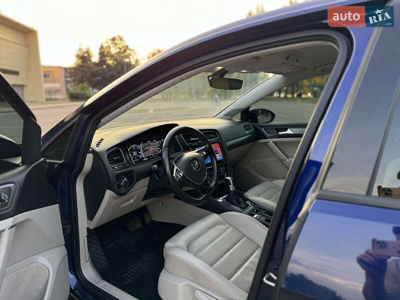 Хэтчбек Volkswagen e-Golf 2018 в Запорожье Хэтчбек Volkswagen e-Golf 2018 в Запорожье