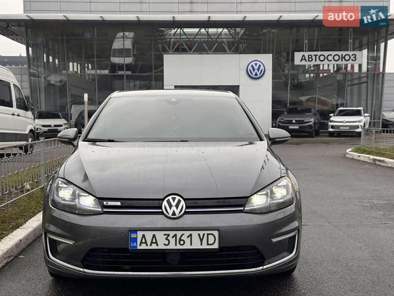 Хэтчбек Volkswagen e-Golf 2017 в Киеве