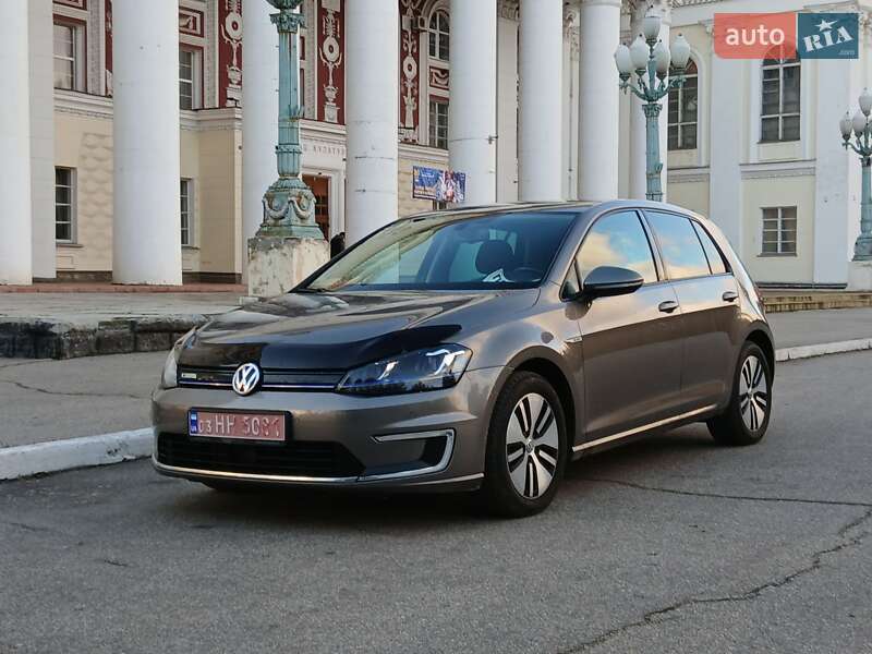 Хетчбек Volkswagen e-Golf 2015 в Жовтих Водах Хетчбек Volkswagen e-Golf 2015 в Жовтих Водах