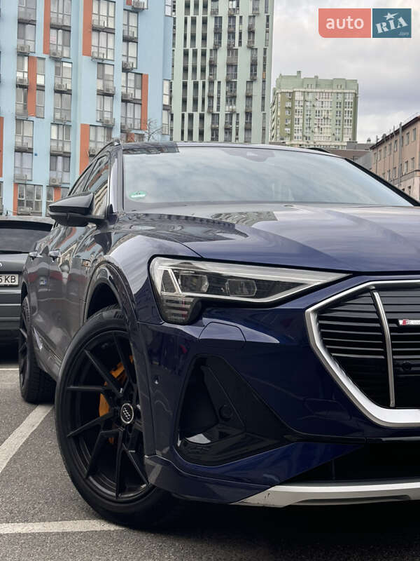 Позашляховик / Кросовер Audi e-tron 2020 в Києві