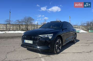 Внедорожник / Кроссовер Audi e-tron 2022 в Ровно Внедорожник / Кроссовер Audi e-tron 2022 в Ровно