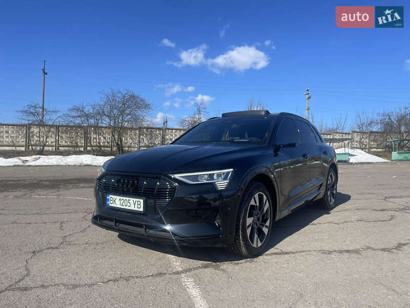 Внедорожник / Кроссовер Audi e-tron 2022 в Ровно