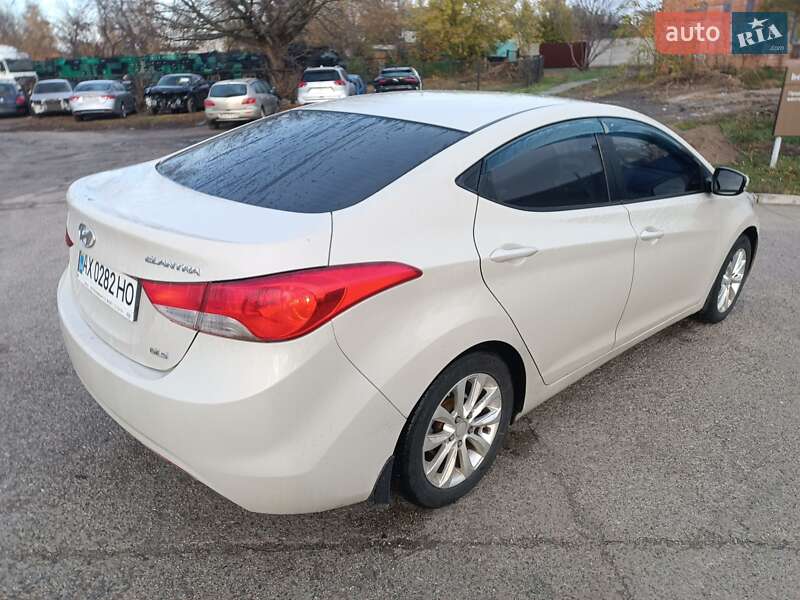Седан Hyundai Elantra 2011 в Киеве