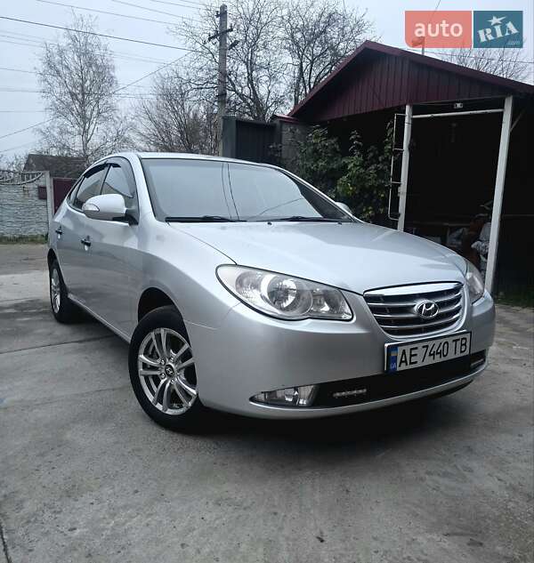Седан Hyundai Elantra 2010 в Днепре Седан Hyundai Elantra 2010 в Днепре