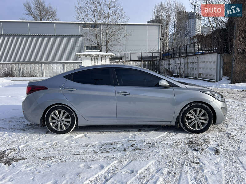 Седан Hyundai Elantra 2014 в Киеве
