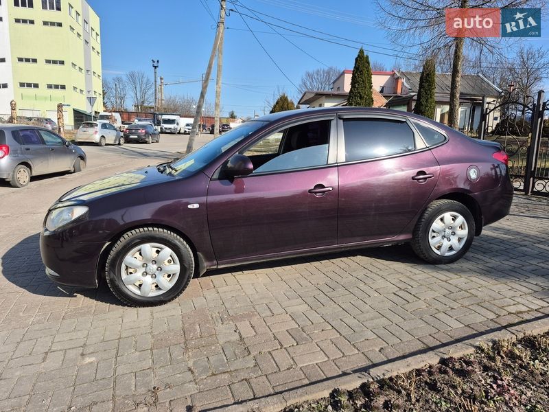 Седан Hyundai Elantra 2008 в Львове