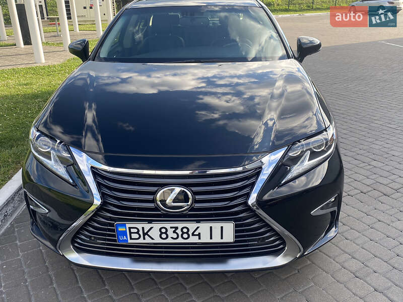 Седан Lexus ES 2015 в Ровно