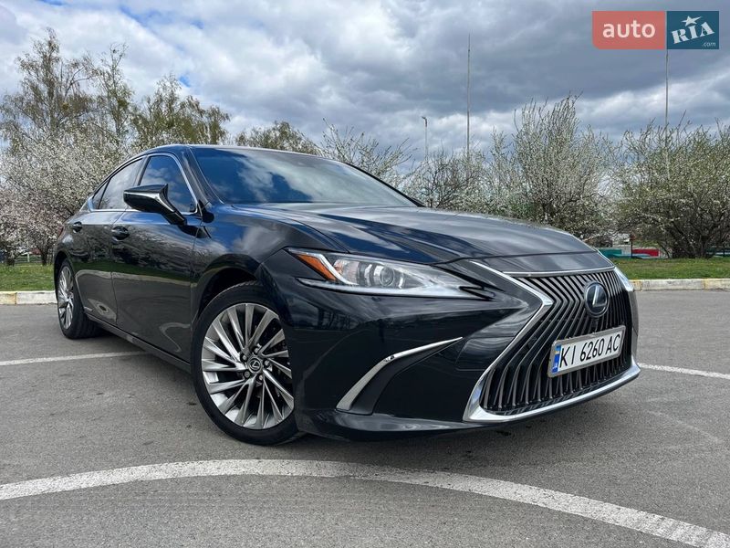 Седан Lexus ES 2018 в Киеве