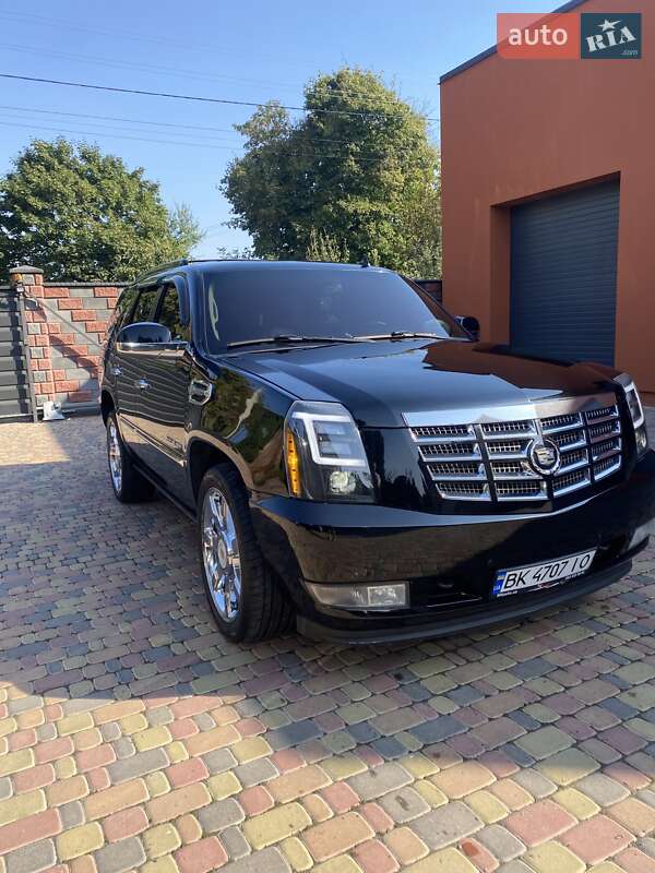 Внедорожник / Кроссовер Cadillac Escalade 2010 в Ровно