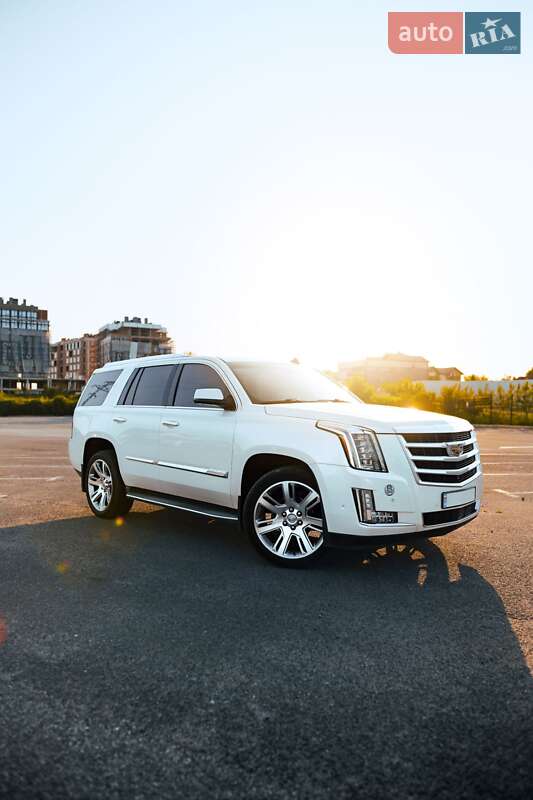 Внедорожник / Кроссовер Cadillac Escalade 2014 в Ужгороде