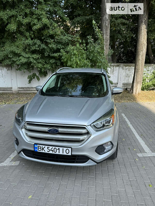 Внедорожник / Кроссовер Ford Escape 2018 в Ровно
