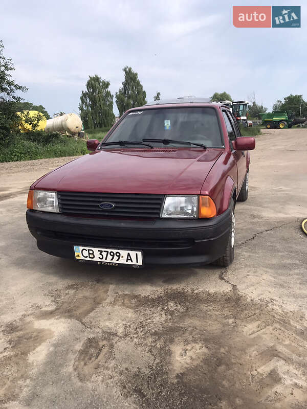 Хэтчбек Ford Escort 1985 в Козельце