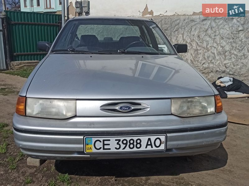 Седан Ford Escort 1993 в Кицмани Седан Ford Escort 1993 в Кицмани