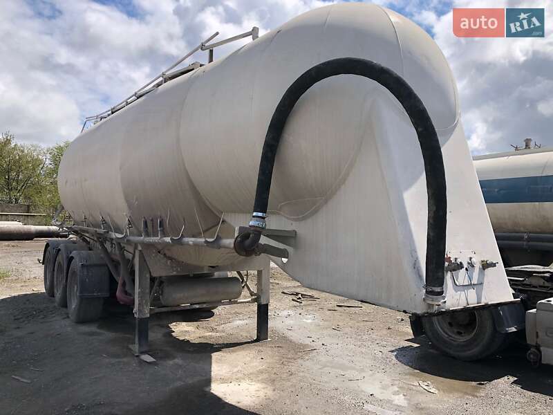 Цистерна полуприцеп Feldbinder EUT 1981 в Ровно