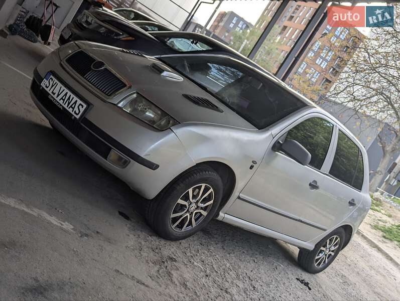 Хетчбек Skoda Fabia 2002 в Львові Хетчбек Skoda Fabia 2002 в Львові