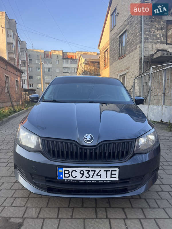 Хэтчбек Skoda Fabia 2015 в Львове