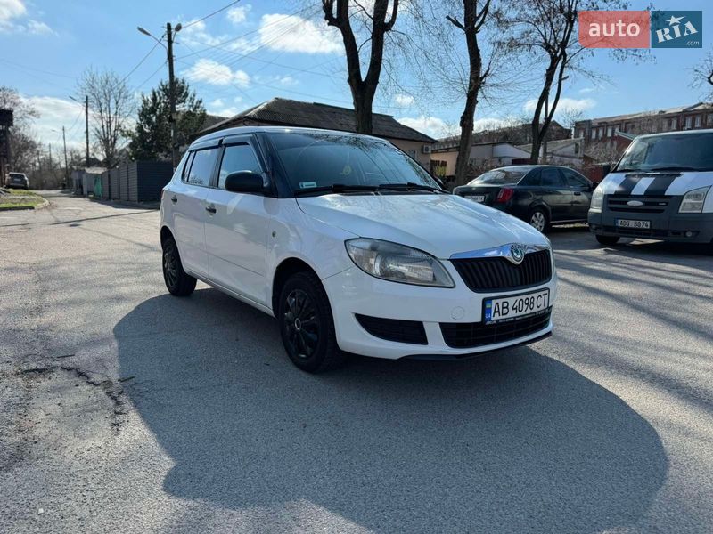 Хэтчбек Skoda Fabia 2011 в Днепре