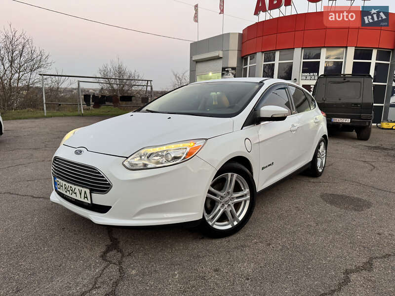 Хэтчбек Ford Focus 2012 в Южном