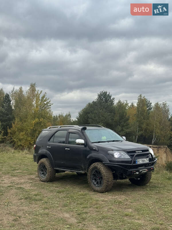 Внедорожник / Кроссовер Toyota Fortuner 2006 в Львове