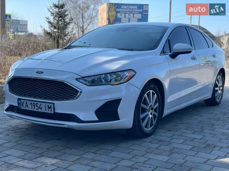 Седан Ford Fusion 2019 в Староконстантинове