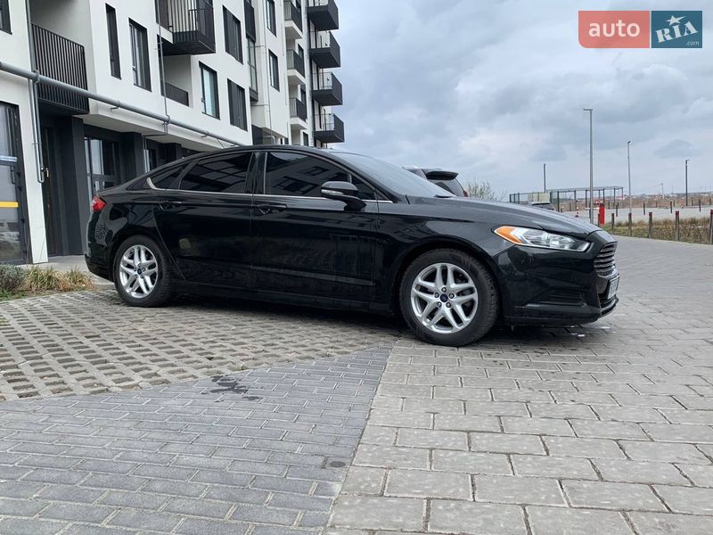 Седан Ford Fusion 2015 в Ровно