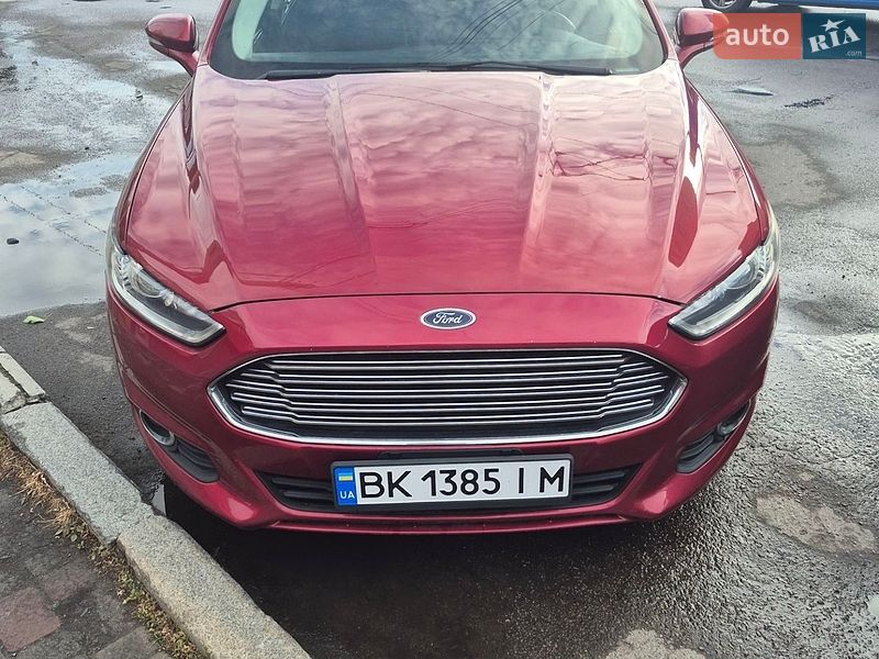 Седан Ford Fusion 2015 в Ровно
