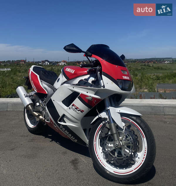 Спортбайк Yamaha FZR 1992 в Владимире