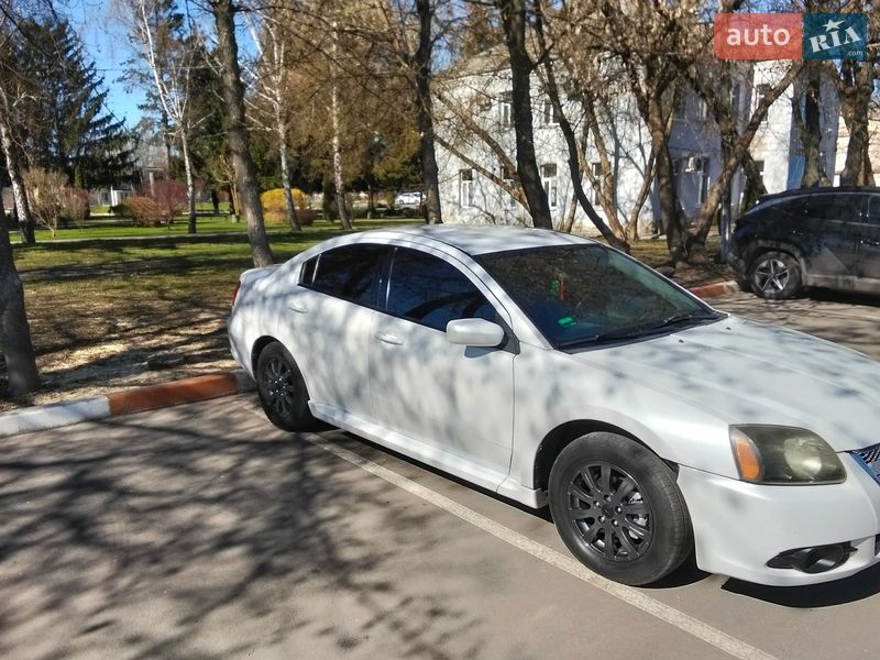 Седан Mitsubishi Galant 2010 в Киеве