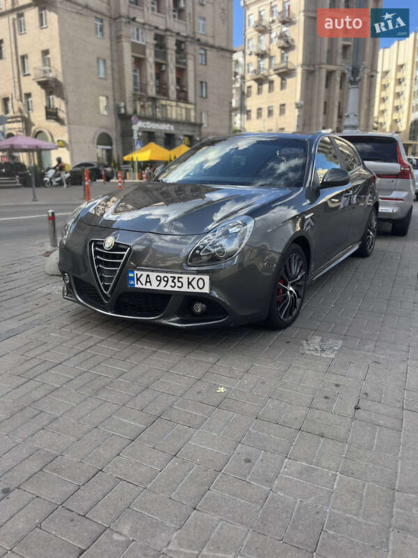 Хэтчбек Alfa Romeo Giulietta 2015 в Киеве