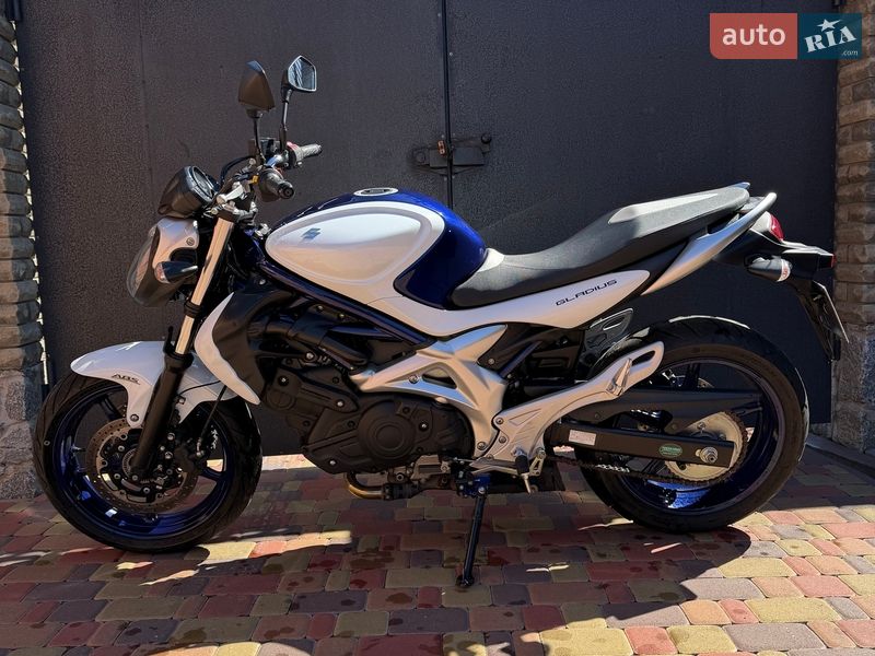 Мотоцикл Без обтікачів (Naked bike) Suzuki Gladius 400 2010 в Полтаві
