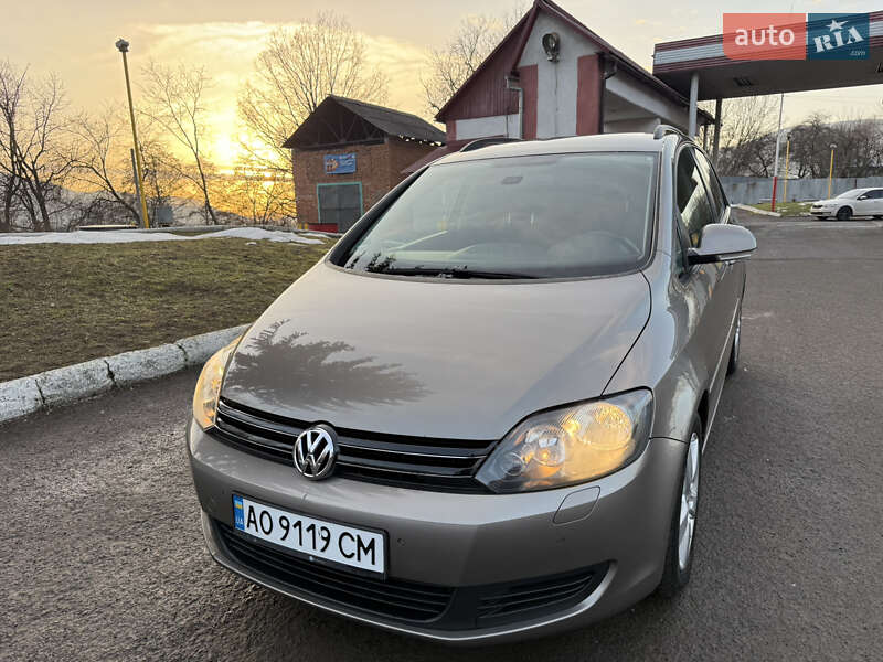 Хэтчбек Volkswagen Golf Plus 2012 в Сваляве