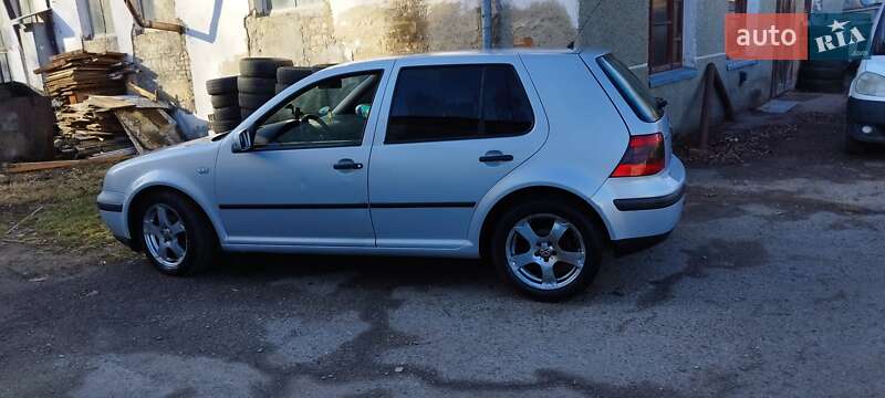 Хэтчбек Volkswagen Golf 2000 в Черновцах