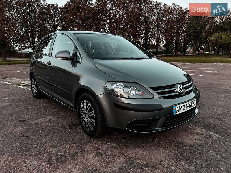 Хэтчбек Volkswagen Golf 2005 в Житомире