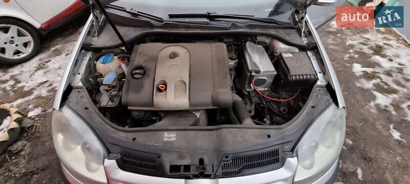 Хэтчбек Volkswagen Golf 2004 в Полтаве