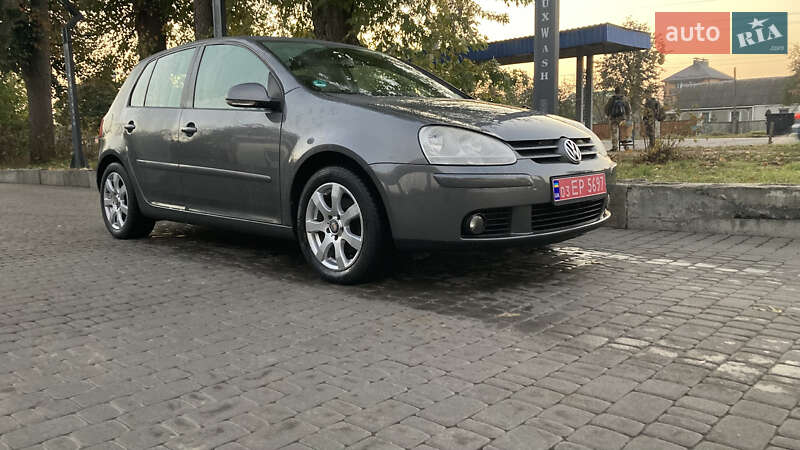 Хэтчбек Volkswagen Golf 2006 в Коростене
