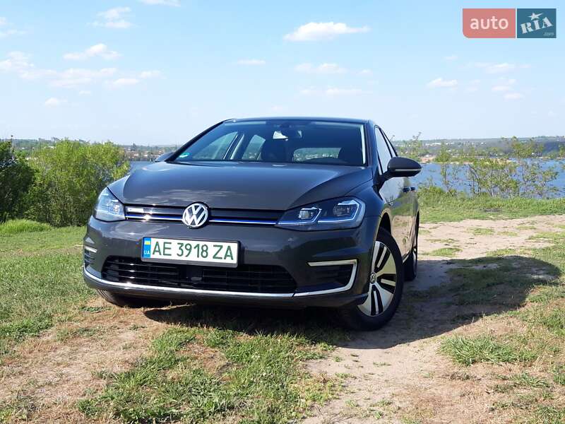 Хетчбек Volkswagen Golf 2020 в Дніпрі
